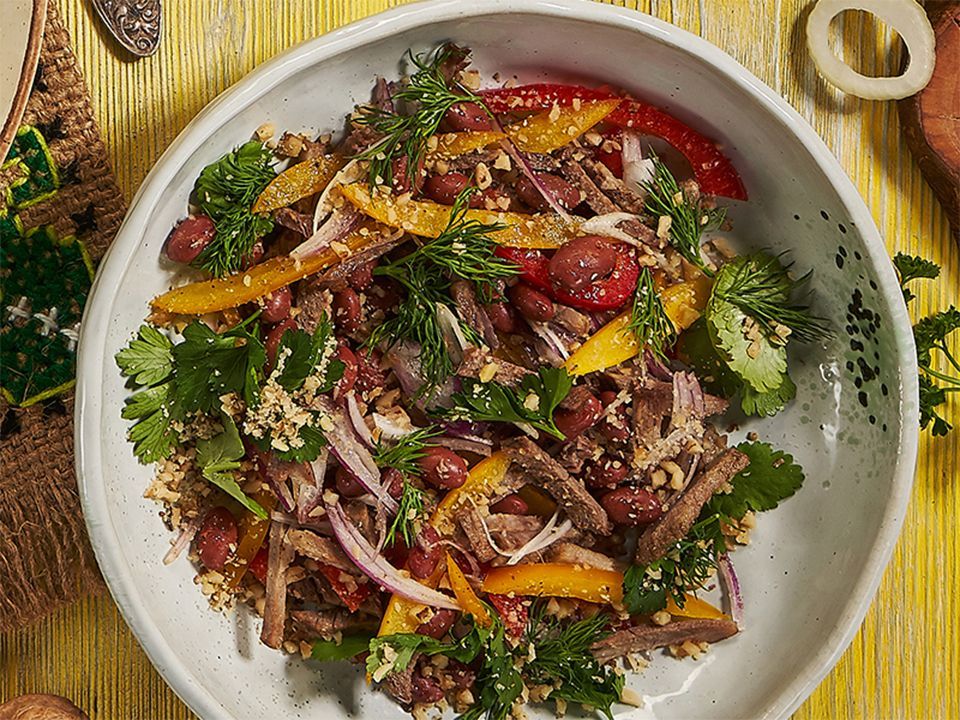 Салат ацецили. Солнце тбилисо. Грузинский салат тбилиси. Тбилисо салат. Тбилисо салат.