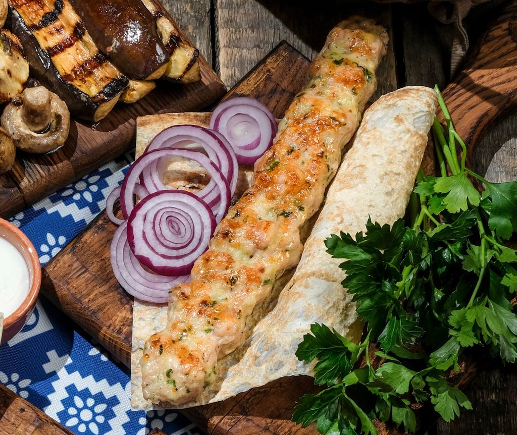 Люля кебаб из курицы с сыром Доставка из сети ресторанов Хачапури Тётушки  Марико