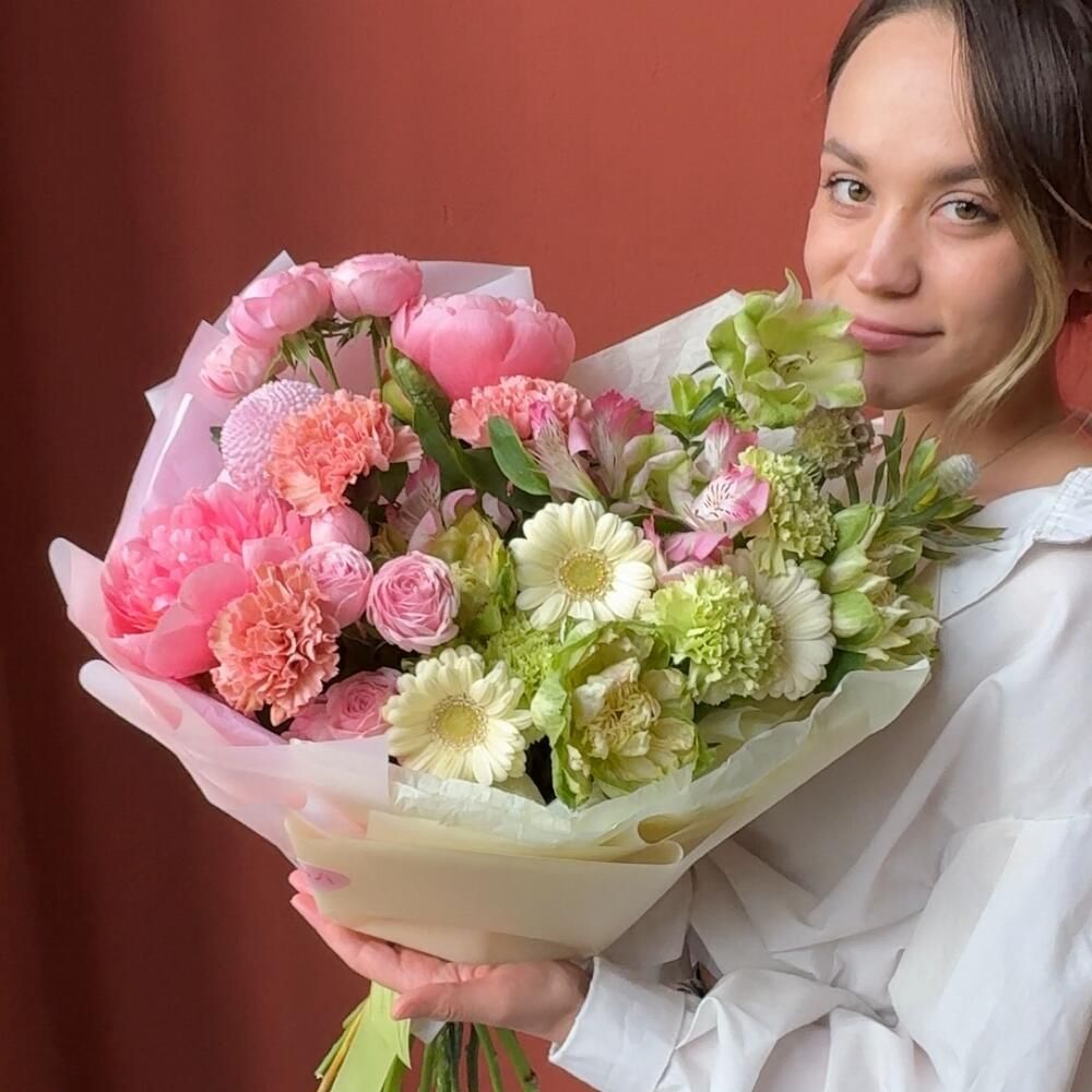 Букет «клубника-яблоко» Доставка цветов на дом. Магазин букетов Dozi  Flowers. Корейская флористика по доступным ценам. Жмите!